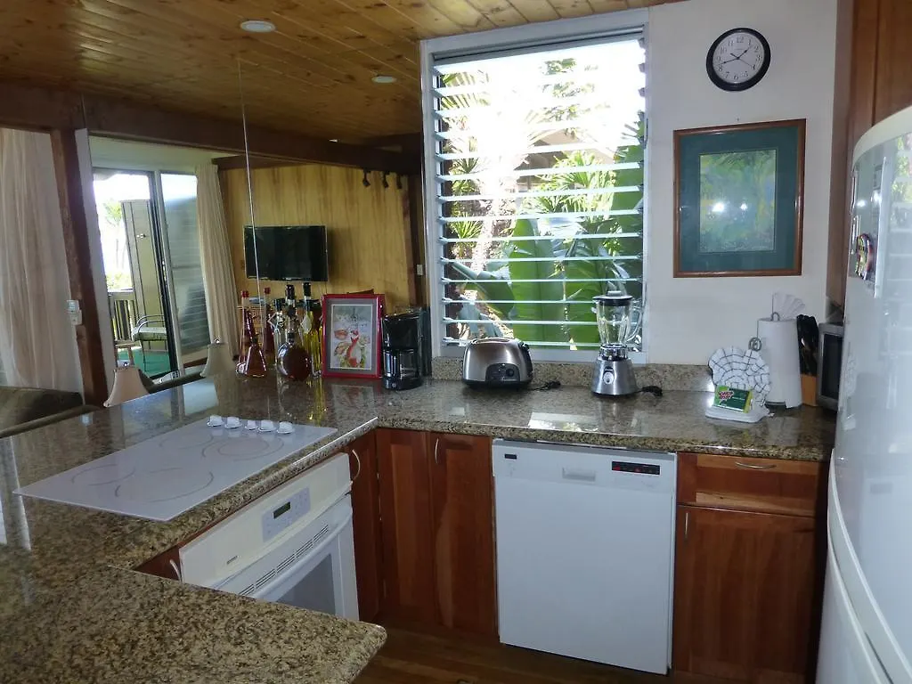 Mahina Surf Aparthotel Lahaina