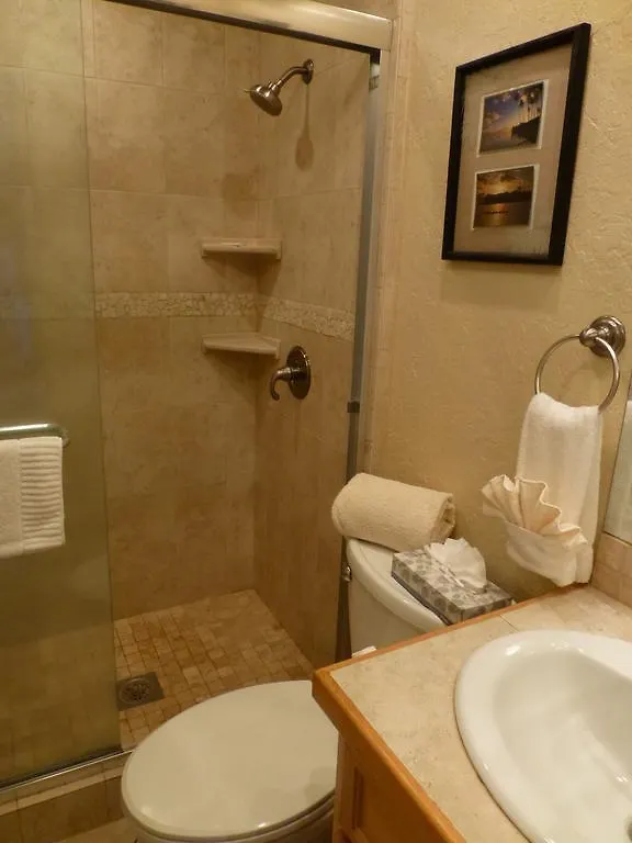 Mahina Surf Aparthotel Lahaina