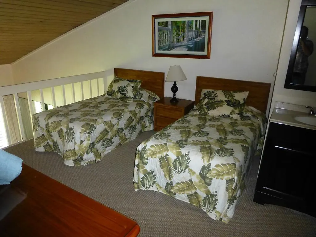 Mahina Surf Aparthotel Lahaina
